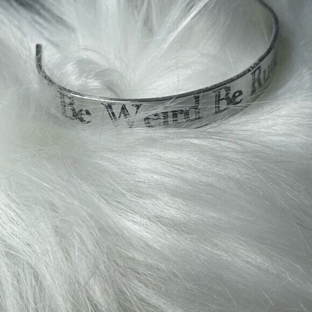 Hand Crafted Be weird Be Rude Stay Alive, Crime junkie, True crime addict Geoff‎